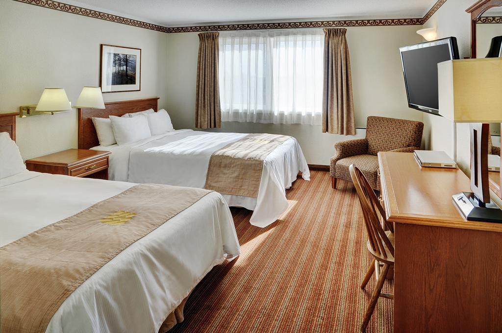 Lakeview Inns & Suites - แบรนดอน ภายนอก รูปภาพ