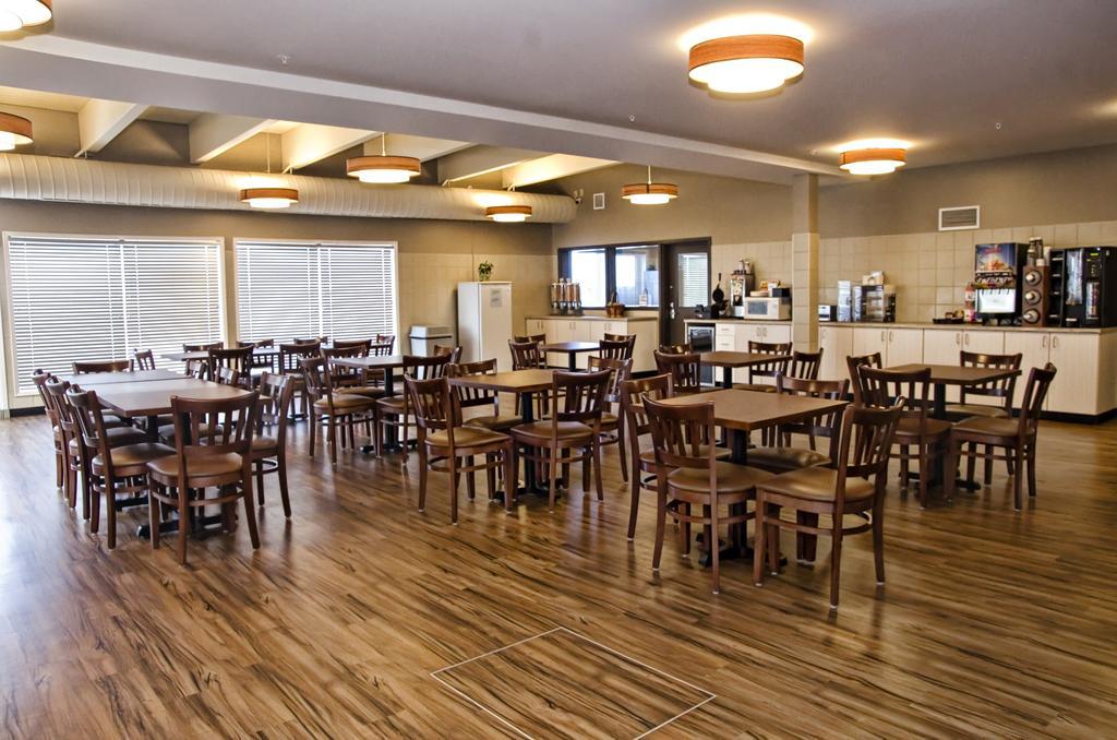 Lakeview Inns & Suites - แบรนดอน ภายนอก รูปภาพ